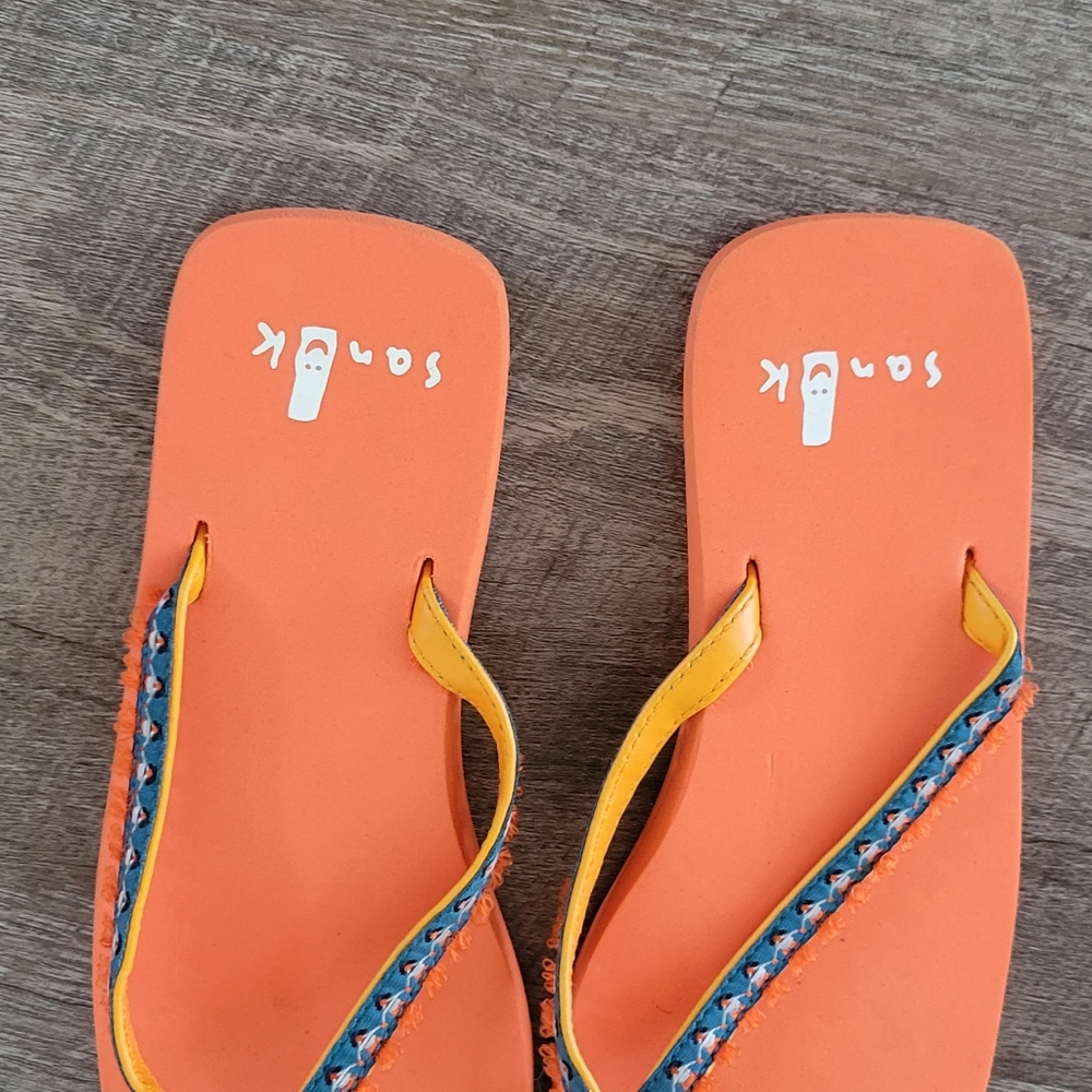Sanuk size 5 flipflops Orange